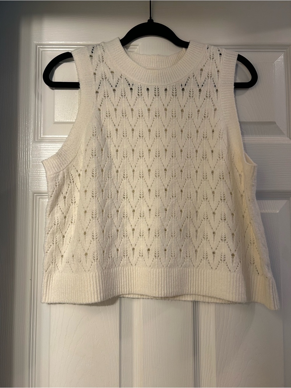 Universal Thread Cream Lightweight Sweater Vest